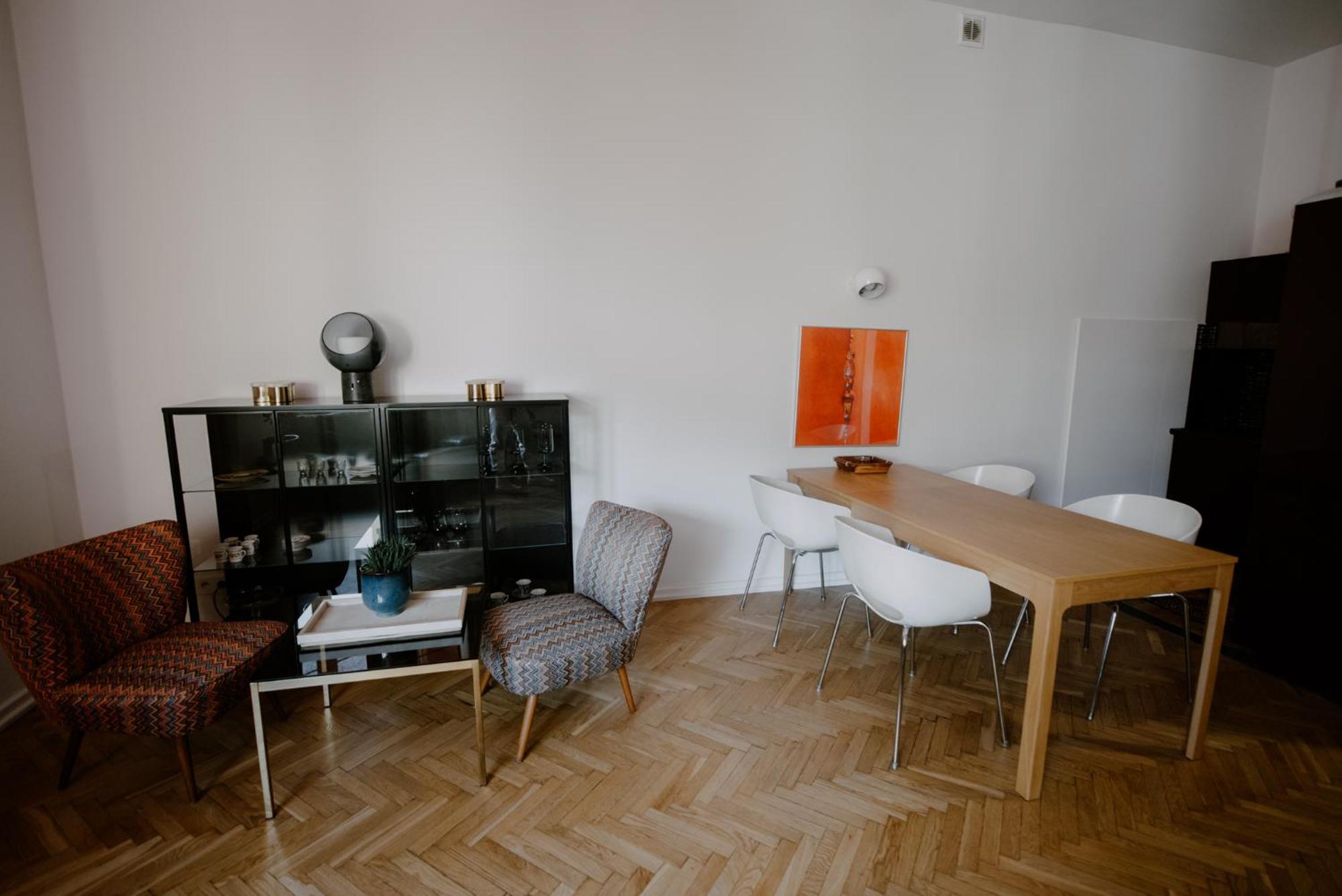 Apartment Space Age *
