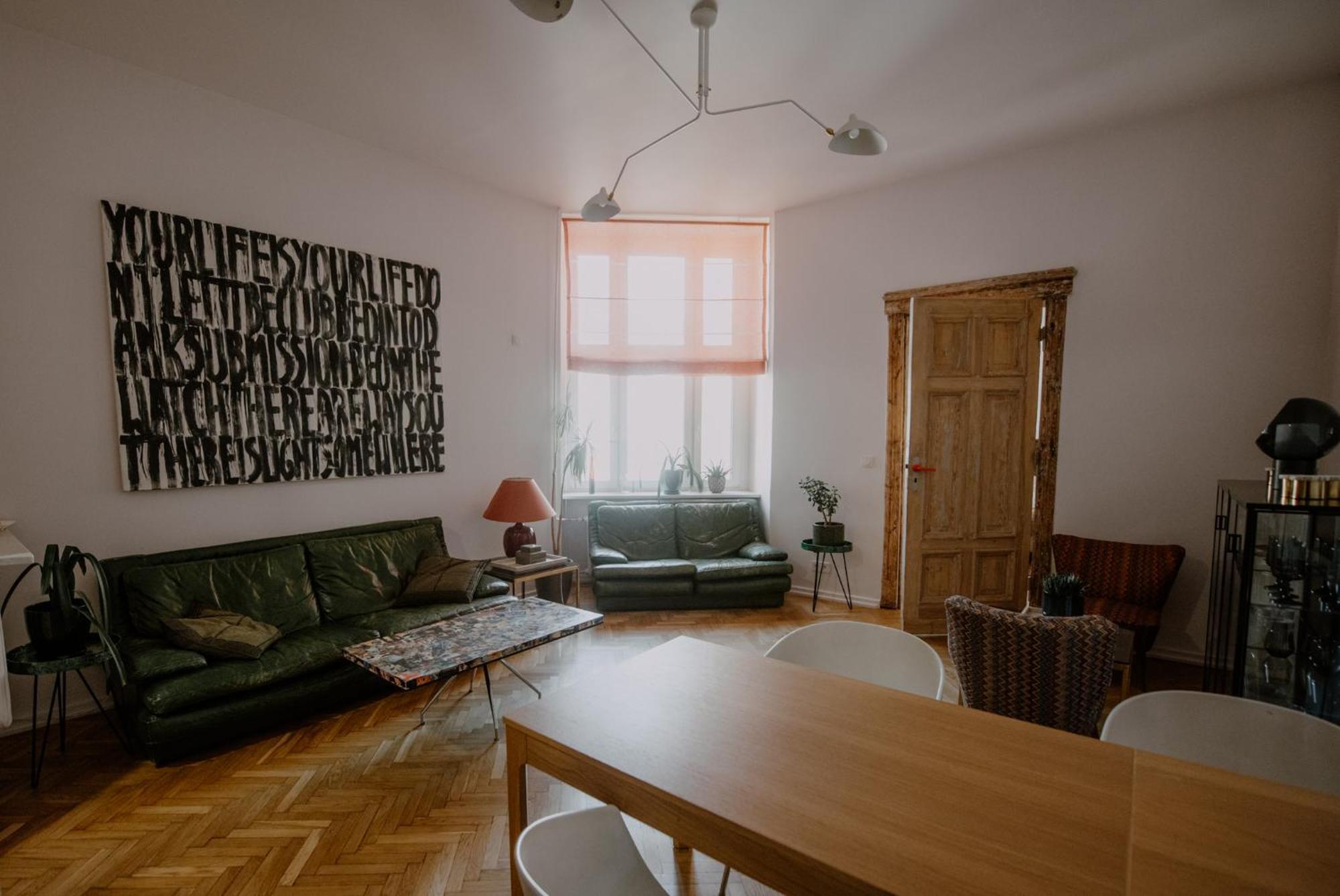Apartment Space Age *